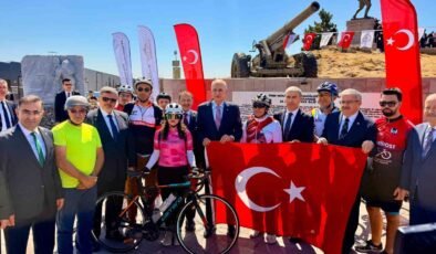 TBMM Başkanı Kurtulmuş Kocatepe’de gerçekleştirilen Büyük Taarruz törenlerine katıldı