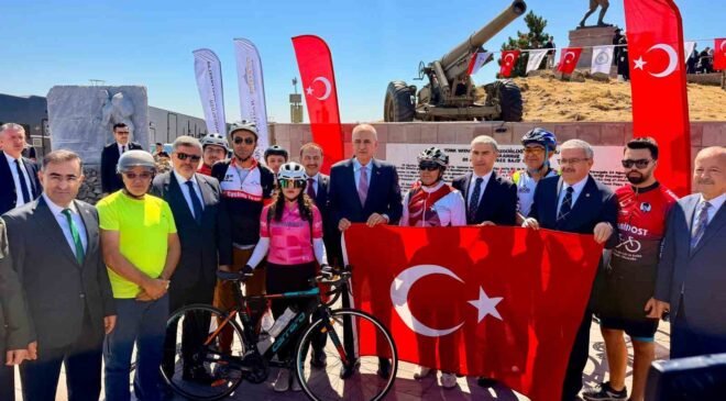 TBMM Başkanı Kurtulmuş Kocatepe’de gerçekleştirilen Büyük Taarruz törenlerine katıldı