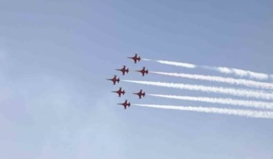 Türk Yıldızları, 30 Ağustos’ta Zafertepeçalköy semalarını renklendirdi