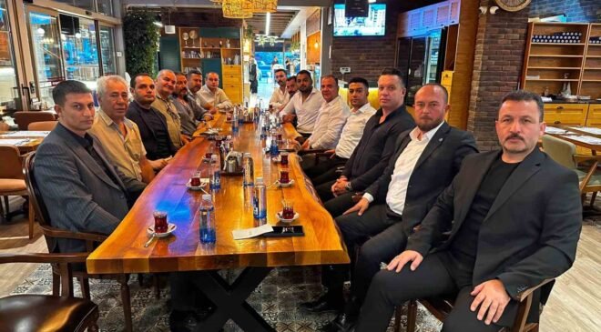 Ülkü Ocakları’nın geçmiş dönem il başkanları yemekte buluştu