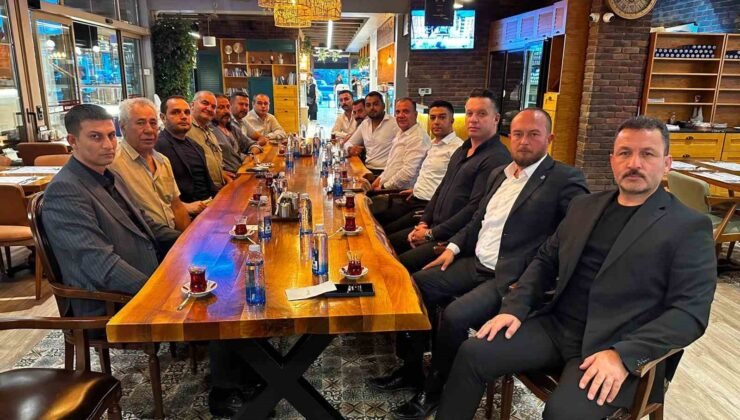 Ülkü Ocakları’nın geçmiş dönem il başkanları yemekte buluştu