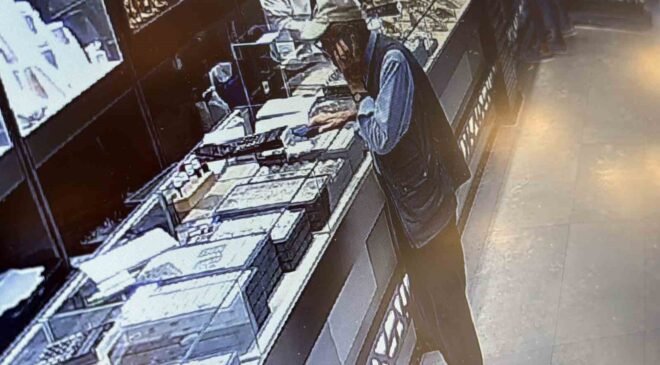 Umre parasını kuyumcunun dikkati sayesinde kurtardı