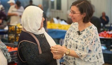 Uşak Belediye Başkan Vekili Terekeci Özkan, Şekerevleri Pazarı’nda esnaf ve vatandaşlarla buluştu