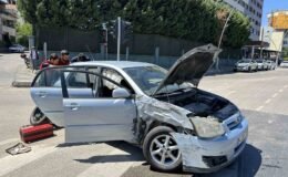 Uşak’ta kamyonet ile otomobil çarpıştı: 4 yaralı