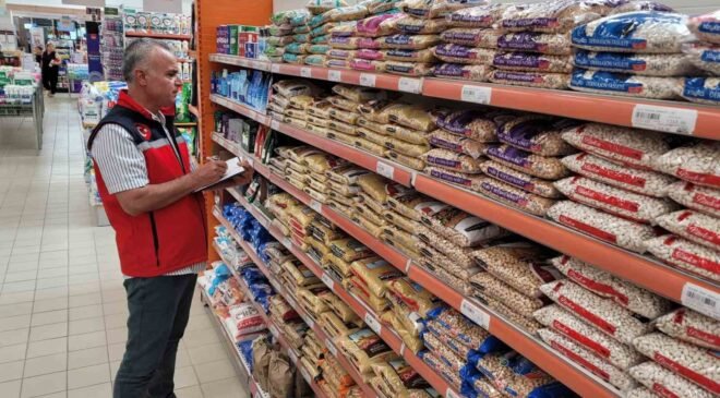 Uşak’ta marketlerde tarımsal ürün fiyatları takip edildi