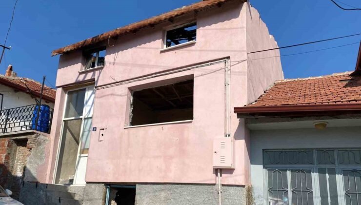 Uşak’ta metruk yapılar yıkılıyor