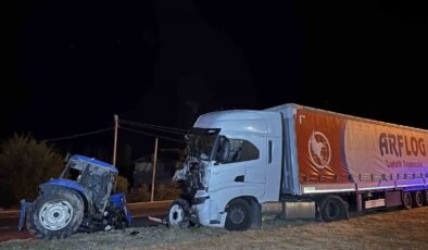 Uşak’ta traktör ile tır çarpıştı: 1 ölü, 1 yaralı