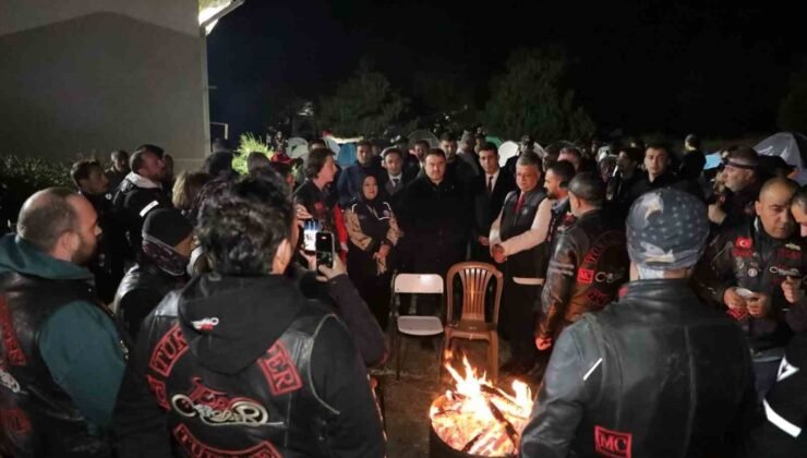 Vali Işın, Dumlupınar’daki Zafer Kampı’nda gençlerle buluştu
