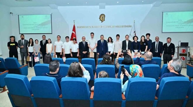 Vali Yılmaz, YKS ve LGS’de tam puan alan öğrencilerle bir araya geldi