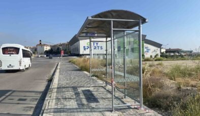 Vatandaşların tepkisi sayesinde bank gitti yerine otobüs durağı geldi