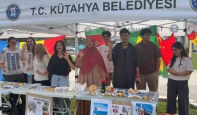 Yabancı öğrenciler yemekler üzerinden ülkelerini anlattı
