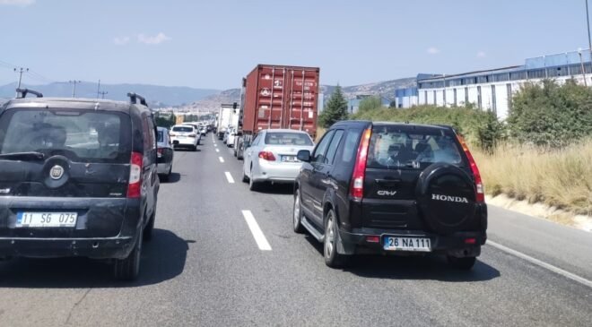 Yol çalışması uzun araç kuyruklarına sebep oldu