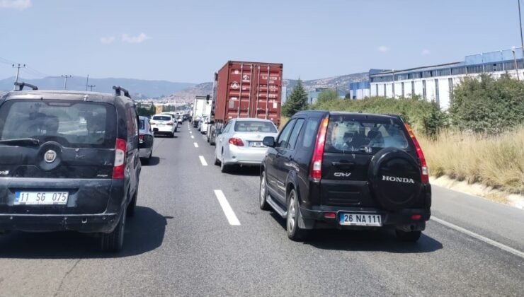 Yol çalışması uzun araç kuyruklarına sebep oldu