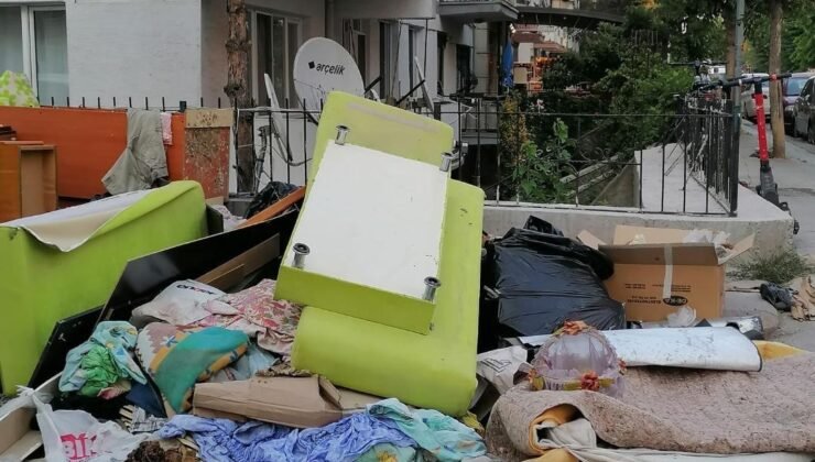 Yol kenarına bırakılan mobilyalar ve atıkların önüne geçilemiyor