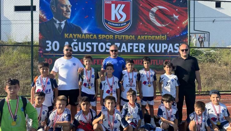 1299 Bilecikspor Kulübü Zafer Kupası’nda grubu lider bitirdi
