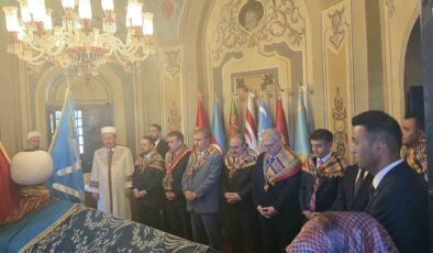 Adalet Bakanı Akın Gürlek, Ertuğrul Gazi Türbesini ziyaret etti