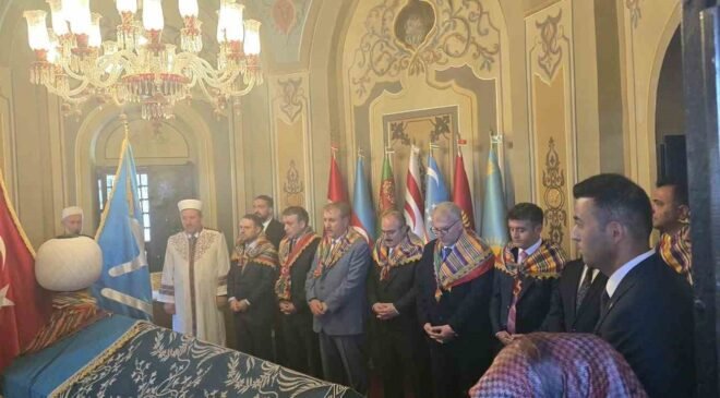 Adalet Bakanı Akın Gürlek, Ertuğrul Gazi Türbesini ziyaret etti