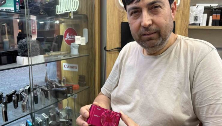 Akıllı telefonların yapaylığından kaçıp kompakt fotoğraf makinelerine yöneldiler