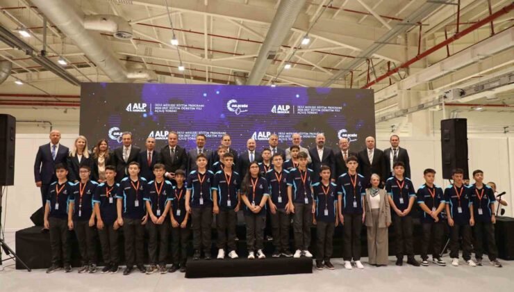 Alp Havacılık İkili Mesleki Eğitim Programı’nda yeni eğitim dönemi başladı