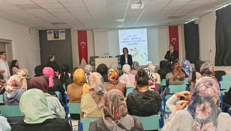 Altıntaş’ta 8. sınıf velileriyle eğitim ve sınav hazırlıkları değerlendirildi