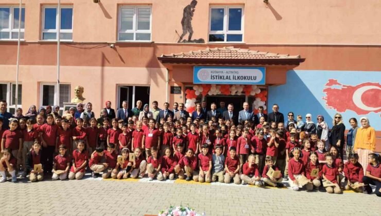 Altıntaş’ta İlköğretim Haftası coşkuyla kutlandı