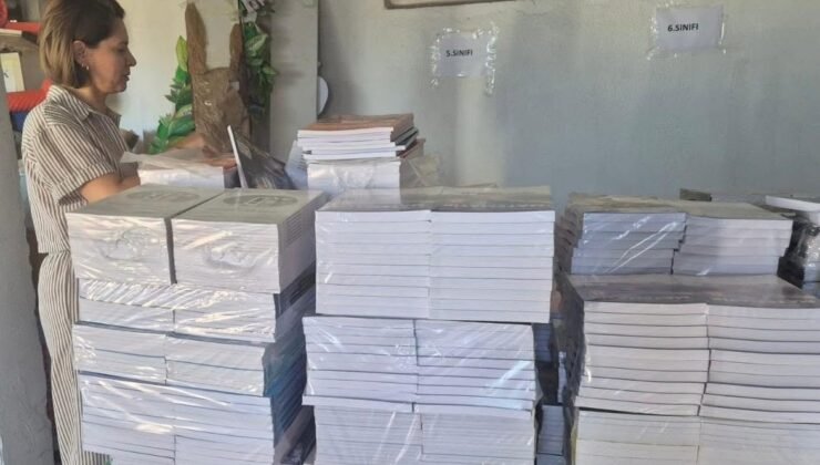Altıntaş’ta öğrencilerin kitapları hazır, dağıtım süreci başladı