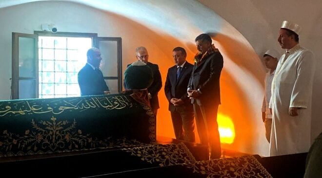 Bakan Çiftçi, Şeyh Edebali Türbesi’ni ziyaret etti