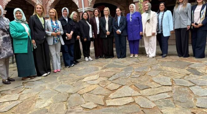 Başkan Tekin, ’Kadınla Yükselen Şehirler: Suyun İzinde’ programına katıldı