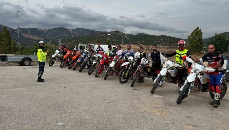 Bilecik’te motosiklet sürücülerine trafik eğitimi