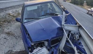 Bilecik’te otomobil refüje çarptı: 7 kişi yaralandı