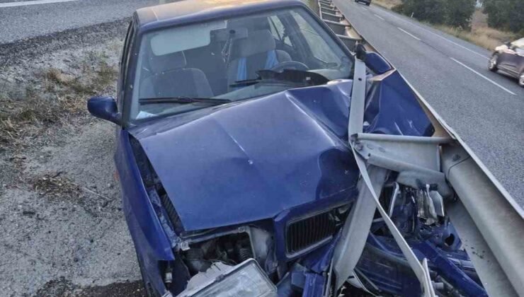 Bilecik’te otomobil refüje çarptı: 7 kişi yaralandı