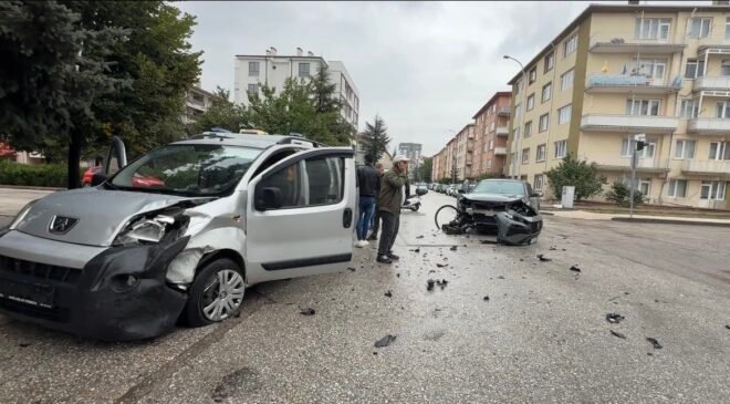 Bir kişinin yaralandığı trafik kazası sonrası yaşanan gerginlik güçlükle yatıştırıldı