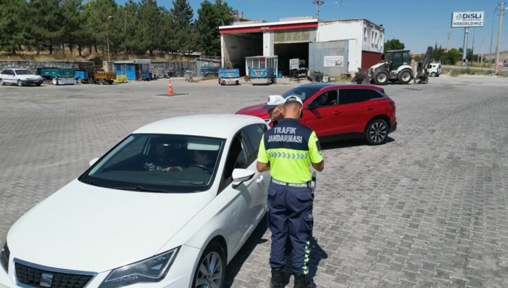 Bolvadin’de yollar trafik jandarması ile güvende