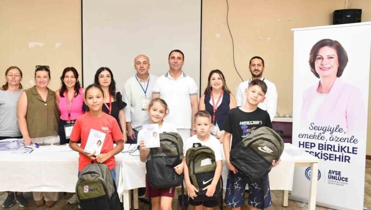 Büyükşehir Belediyesi’nden Beylikova’daki ilköğretim öğrencilerine çanta ve kırtasiye desteği