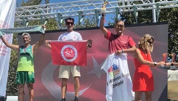 Eskişehirli Sporcu Cenk Algın’dan Gömeç Yol Koşusu’nda kürsü başarısı