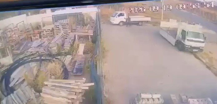 El frenini çekmediği kamyonetin altında kalan sürücü hayatını kaybetti
