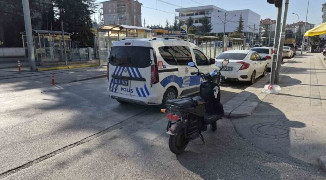 Elektrikli bisiklet ile çarpışan otomobil olay yerinden kaçtı