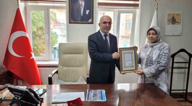 Emekli ikramiyesinin tamamını müftülük binasının yapımına bağışladı