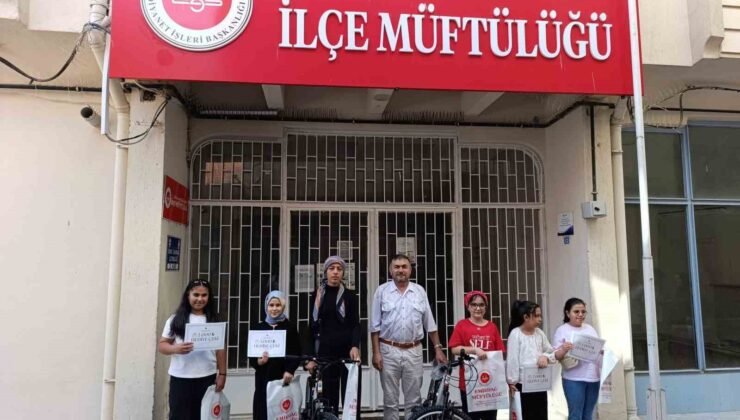 Emirdağ’da ‘Camiler Arası Bilgi Yarışması’nda dereceye giren öğrenciler ödüllendirildi