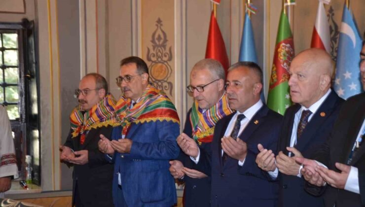 Ertuğrul Gazi’yi Anma ve Yörük Şenlikleri’nin son günü türbe ziyareti ile başladı