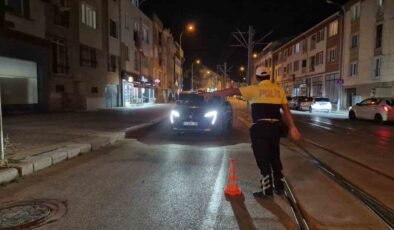 Eskişehir’de 25 polis ekibinin katılımı ile asayiş ve trafik uygulaması