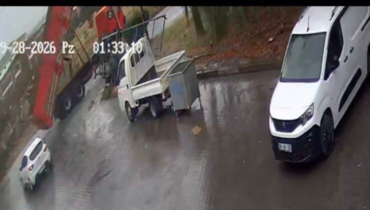 Eskişehir’de damperi açık kalan kamyon sanayi sitesinin kapısını  böyle yıktı