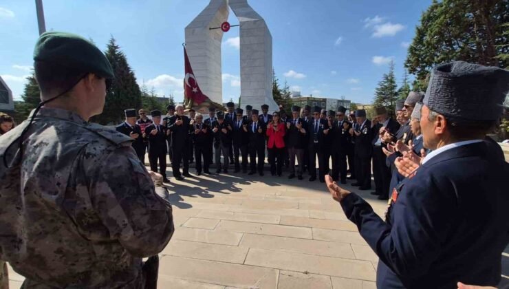 Eskişehir’de gaziler ve şehit yakınlarından şehitlik ziyareti