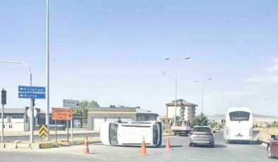 Eskişehir’de hafif ticari araç devrildi: 5 yaralı