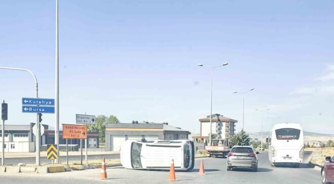 Eskişehir’de hafif ticari araç devrildi: 5 yaralı