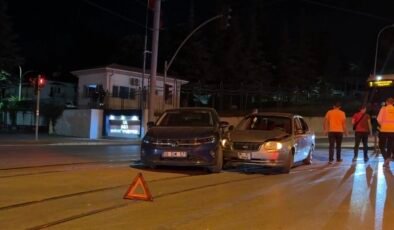 Eskişehir’de iki otomobil çarpıştı: 2 yaralı