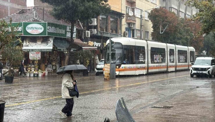 Eskişehir’de meteoroloji uyarı yaptı, sağanak yağış başladı