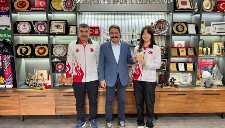 Eskişehir’i temsil eden kick boks sporcusu dünya üçüncüsü oldu