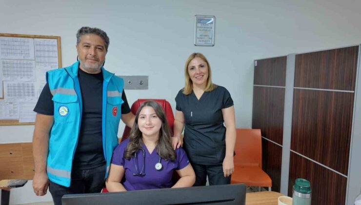 Gediz Devlet Hastanesinde görev yapan hemşire çiftin gururlu ve anlamlı günü