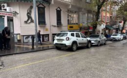 Hem ters şeritten geldi hem de minibüs durağına park etti